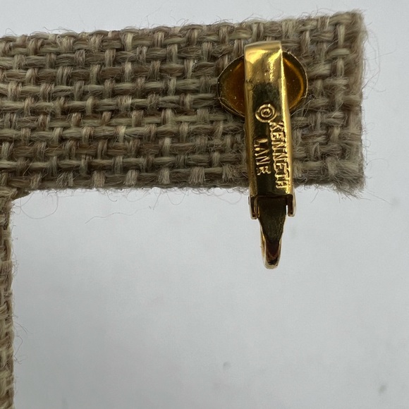 Vintage KENNETH LANE clip on gold & pearl classic style earrings - Picture 5 of 6